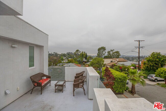 Building Photo - 1046 Glen Arbor Ave