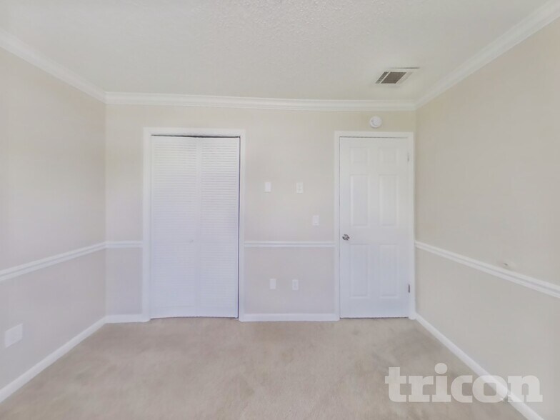 Building Photo - 4324 Queensway Dr