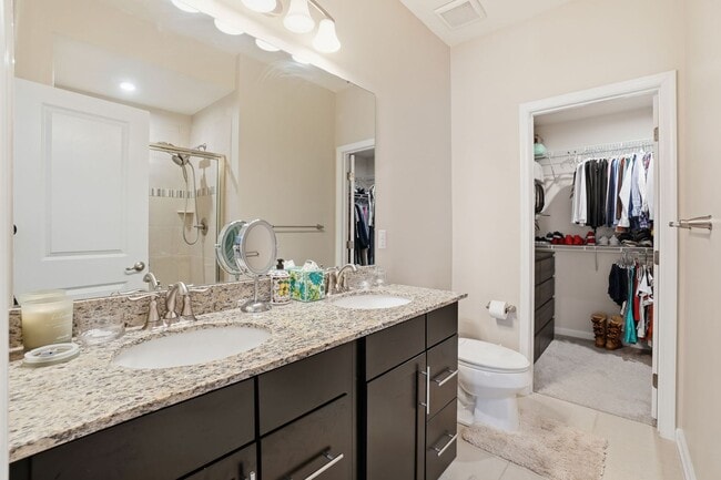 Building Photo - Stunning 3BR Townhome with Roof Deck in Reserves at Dakota Crossing!