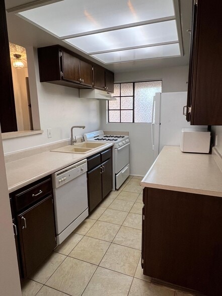 Kitchen - 236 S Curtis Ave