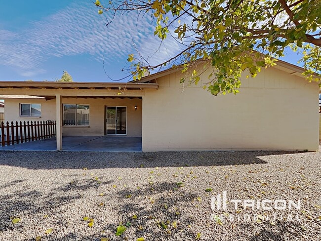 Building Photo - 11222 N 80th Dr