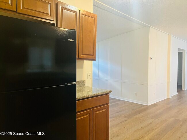 Building Photo - 1641 Ridge Dr