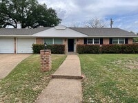 Building Photo - Application Received | Single-Story 3 Bed, 2 Bath | Prime Waco Location | Cul-de-Sac Lot with Gar...