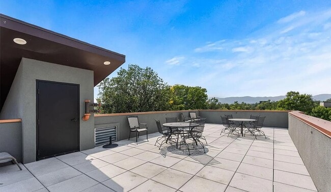 Building Photo - Luxury Old Town Loft in the Prestigious Magnolia Building