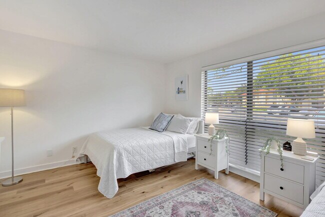 Building Photo - 334 Brackenwood Cir