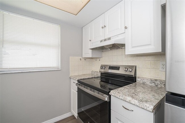 Building Photo - 7911 Foxwood Dr