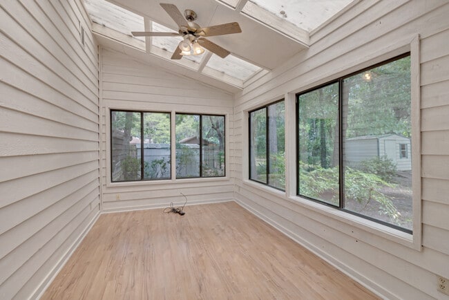 Building Photo - 130 Briarwood Ln