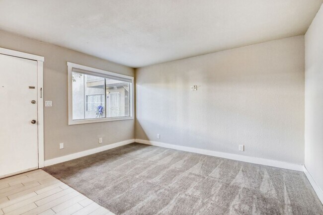 Building Photo - MOVE IN SPECIAL - FIRST MONTH'S RENT IS FREE - Upgraded 1 Bedroom Condo Near Freeway with Communi...