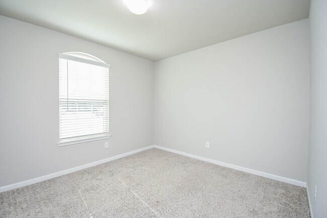 Building Photo - 7206 Highland Chase Dr