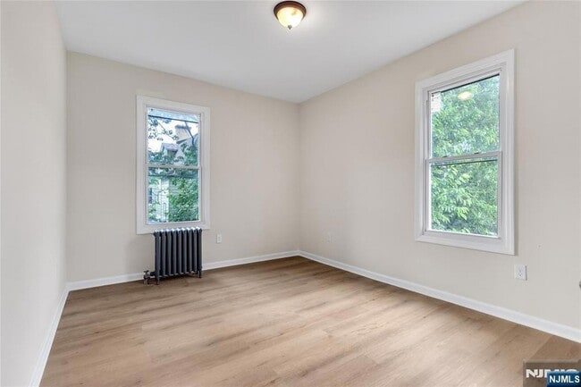 Building Photo - 247 Duane St