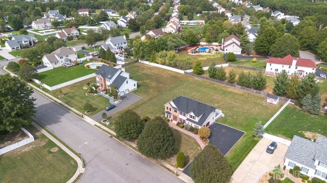 Building Photo - 27 Samantha Dr