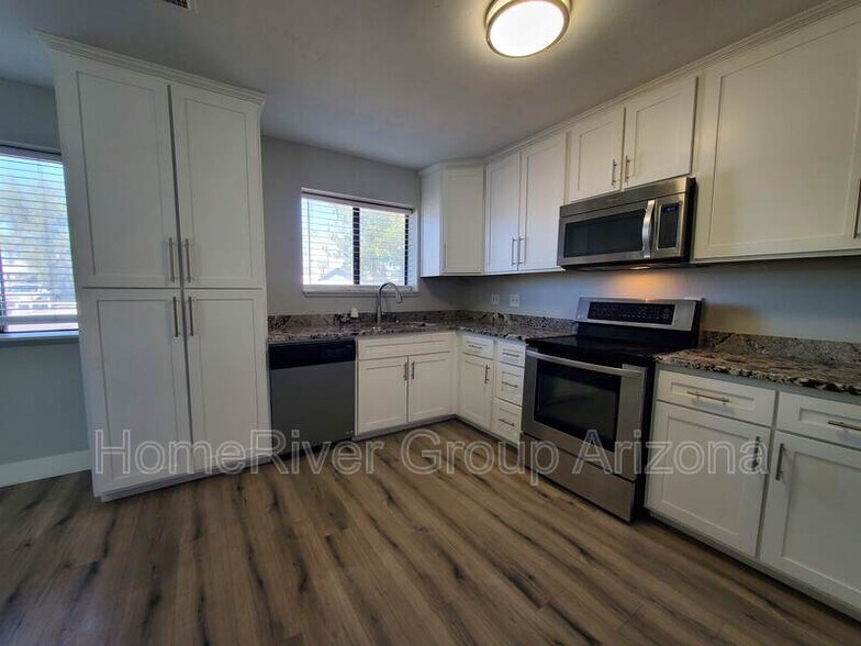 Building Photo - 4023 N 80th Dr