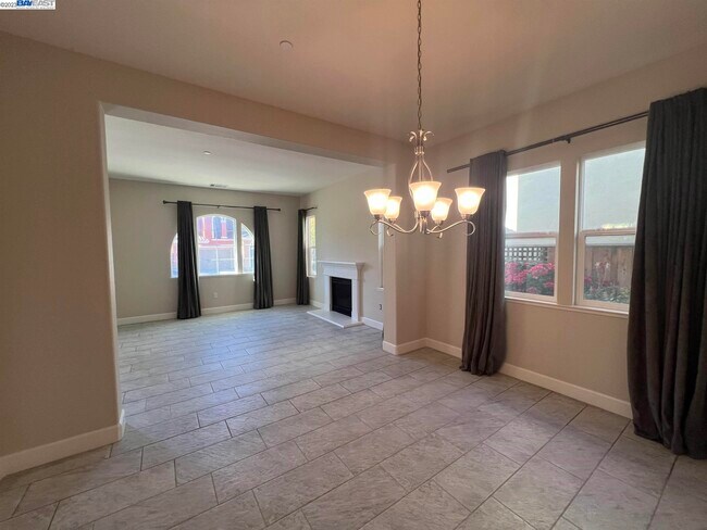 Building Photo - 1695 N Terracina Dr
