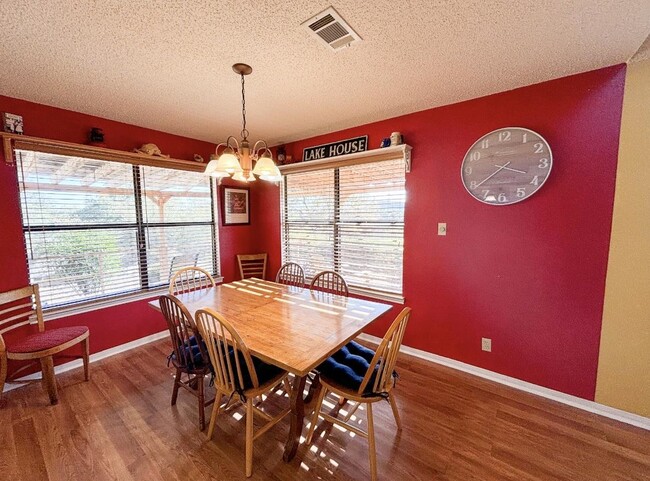 Building Photo - 209 Crest Dr