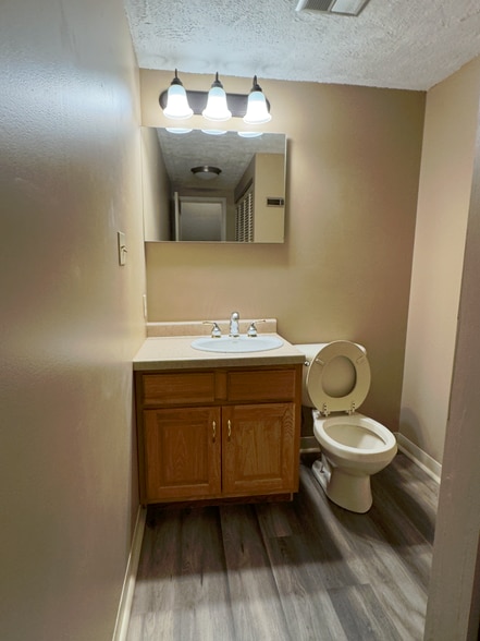 Building Photo - 309 N 6th Ave