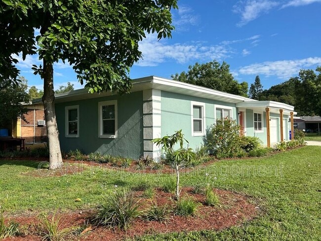 Building Photo - 418 Charles St