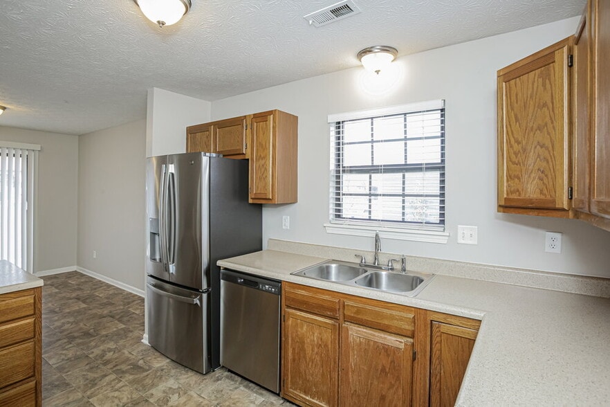 Building Photo - 5040 Harpers Ln