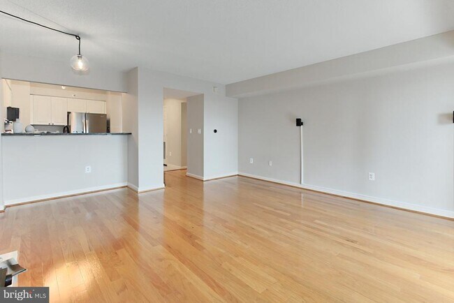 Building Photo - 2181 Jamieson Ave