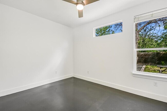 Building Photo - 1006 Payne Ave