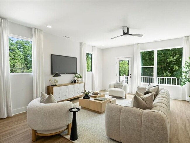Building Photo - Modern Luxury Townhomes in Charlotte, NC.