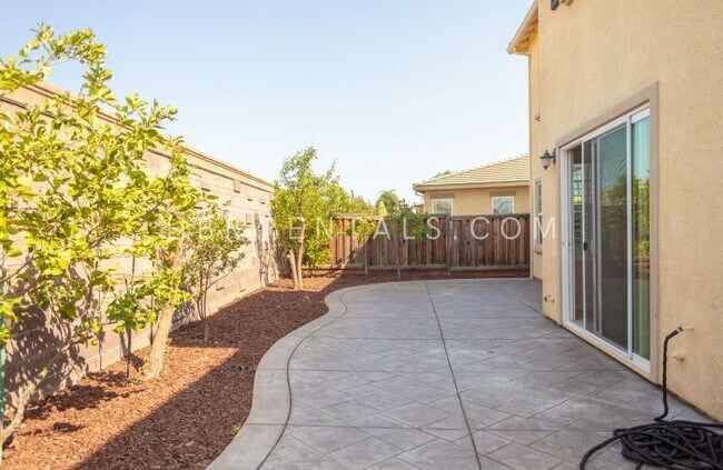 Building Photo - Questa Village - Mountain House- Spacious ...