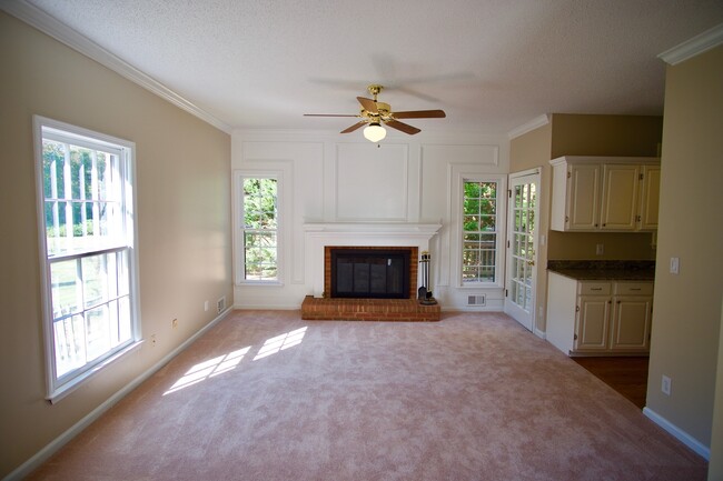 Building Photo - Dunwoody Living at Its Best – Spacious 4BR...