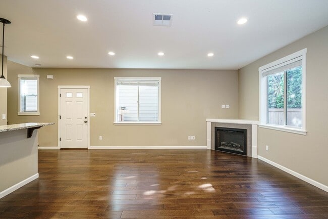 Building Photo - Beautiful Single-Level Home | 3 Bed, 2.5 B...