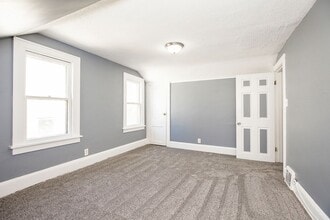 Building Photo - 2 BED 1 BATH SINGLE FAMILY HOME IN EUCLID!