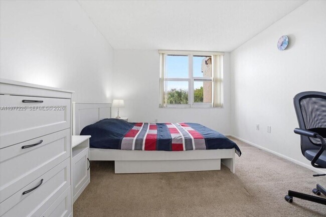 Building Photo - 9410 Tangerine Pl