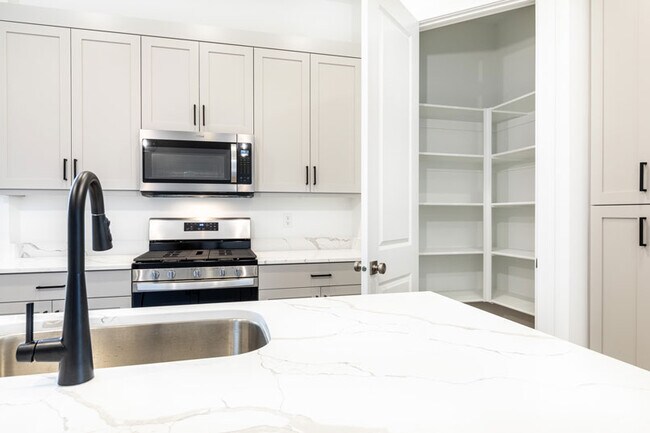 Building Photo - 2875 Church Oak Dr