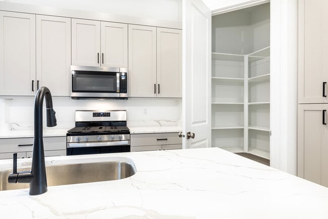 Building Photo - 2946 E Snowberry Dr