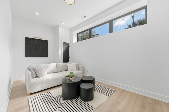 Building Photo - 4210 W 5th Ave