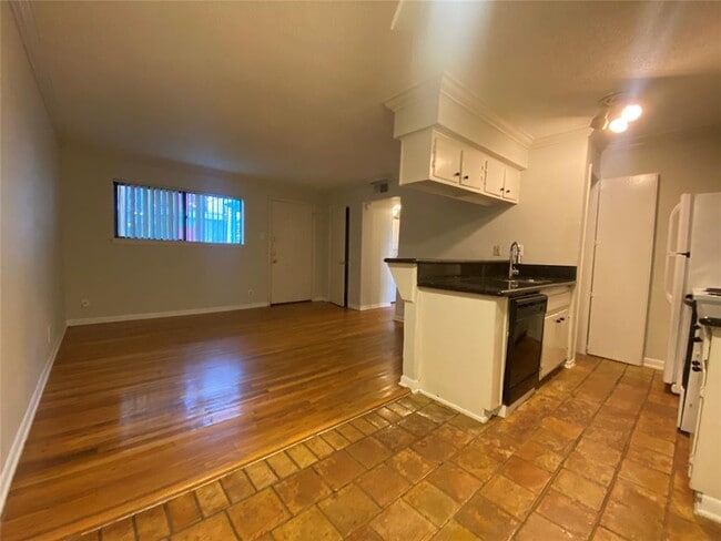 Building Photo - 2212 Dunlavy St