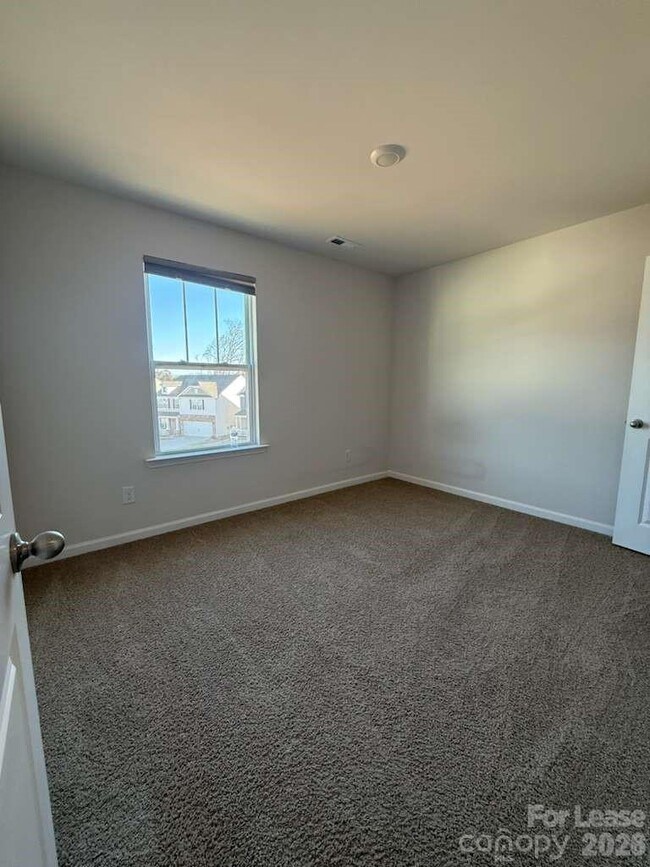 Building Photo - 106 Sierra Rd