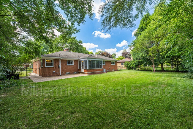 Primary Photo - 31671 Nixon St