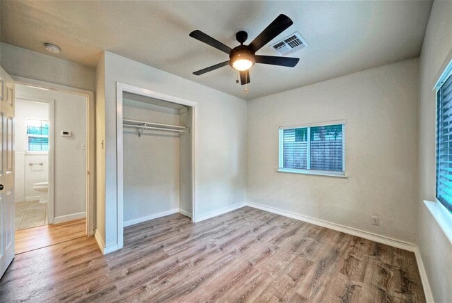 Building Photo - 6811 Miranda Dr