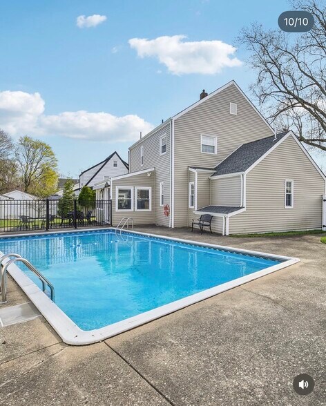 Building Photo - 525 Ramapo Ave