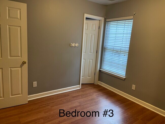 Building Photo - 107 Arbor Oaks Dr
