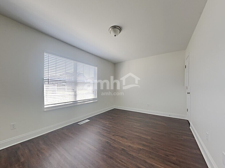 Building Photo - 5412 Singh Ln