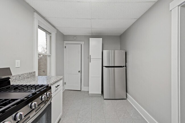 Building Photo - Stunning 3 bedroom home in Verona available April 15!