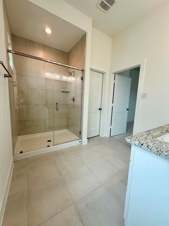 Building Photo - 1539 Crystal Stream Dr