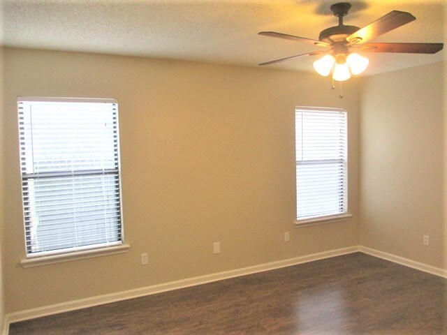 Building Photo - 3741 Woodbriar Dr