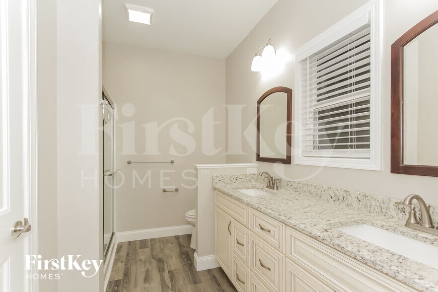 Building Photo - 409 Lakeridge Dr