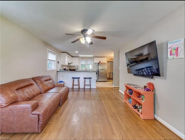 Building Photo - 3 bedroom /2 bathroom- Deer Park Grove