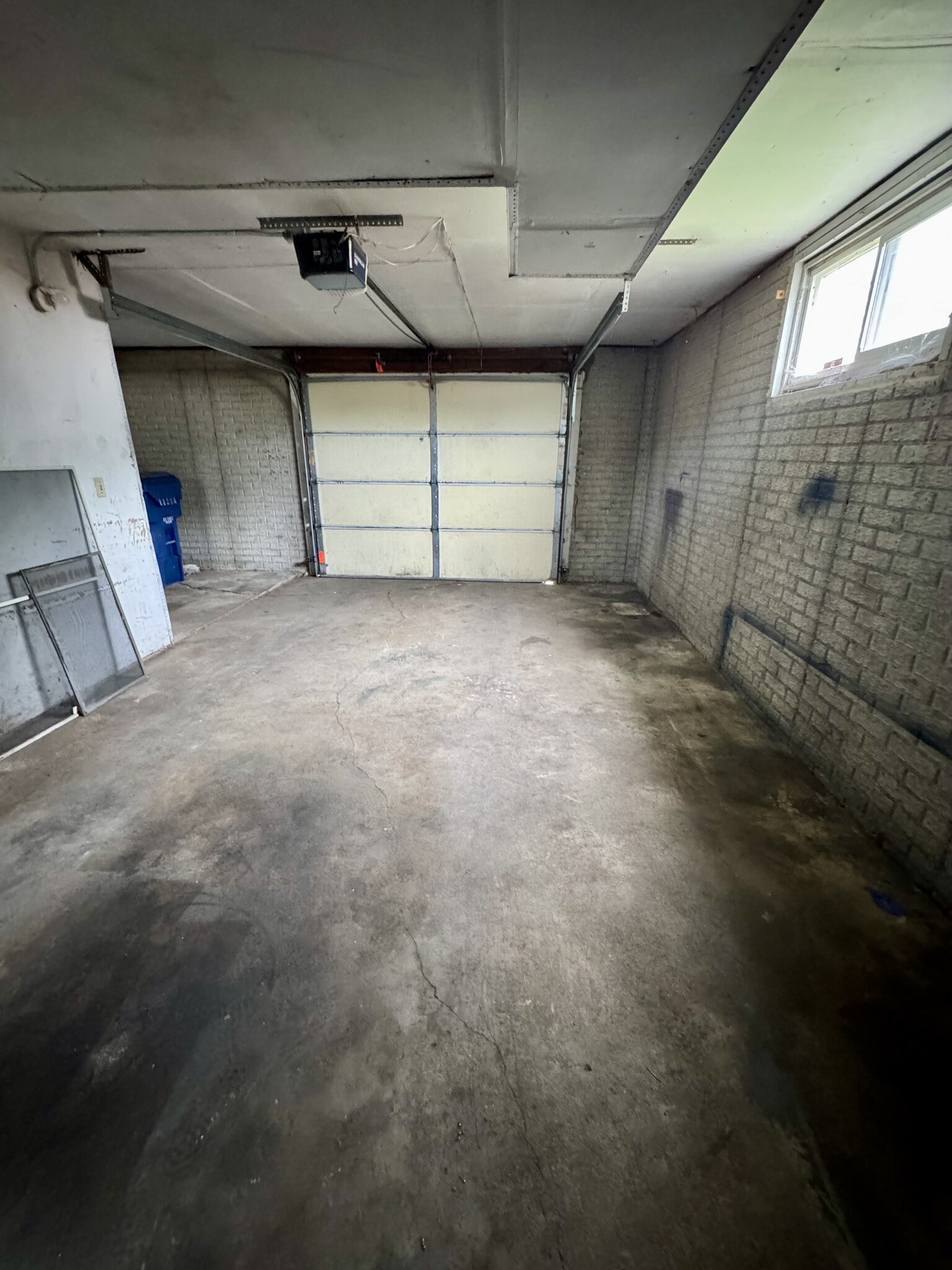 Building Photo - 674 W 64th St