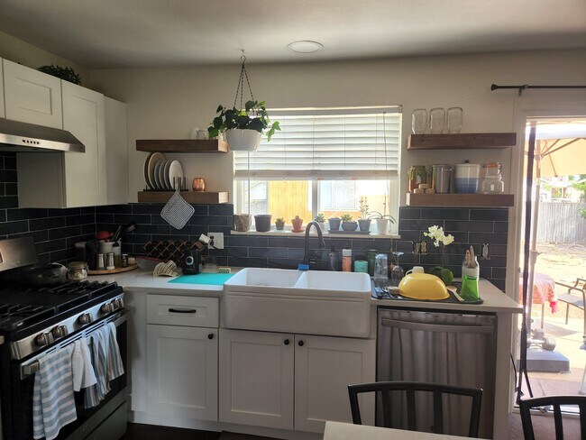 Building Photo - 10913 Forest Cir