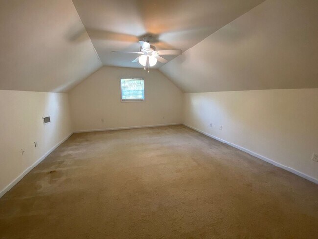 Building Photo - PRE-LEASING FOR AUGUST 2026!