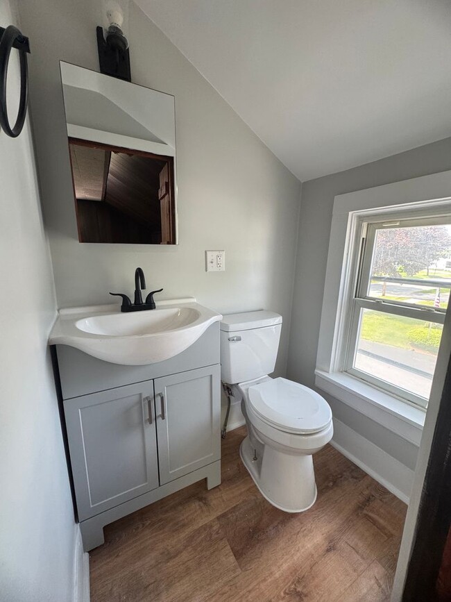 Building Photo - Village of W Carthage 4 Bedroom / 1.5 Bath...