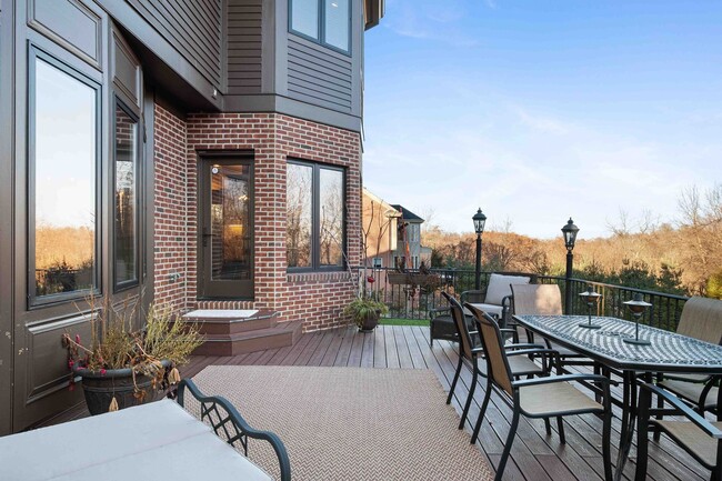 Building Photo - Fully-Furnished Luxurious Home in Nevillewood