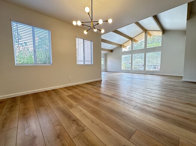 Building Photo - HOUSE - SEDONA - ROLLING HILLS ESTATES